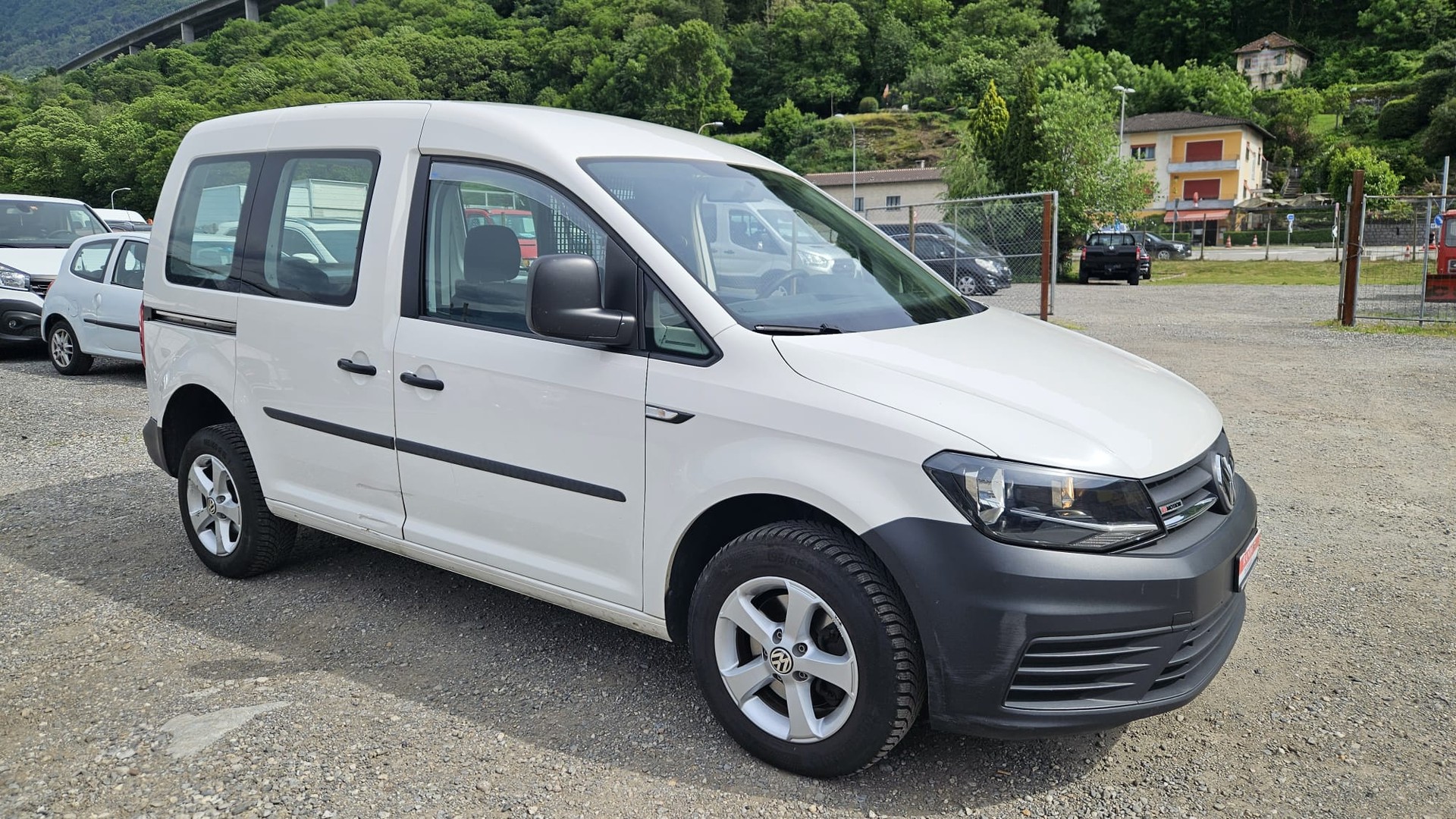 VW Caddy 2.0TDI 4Motion BlueMotion Technology-image-1