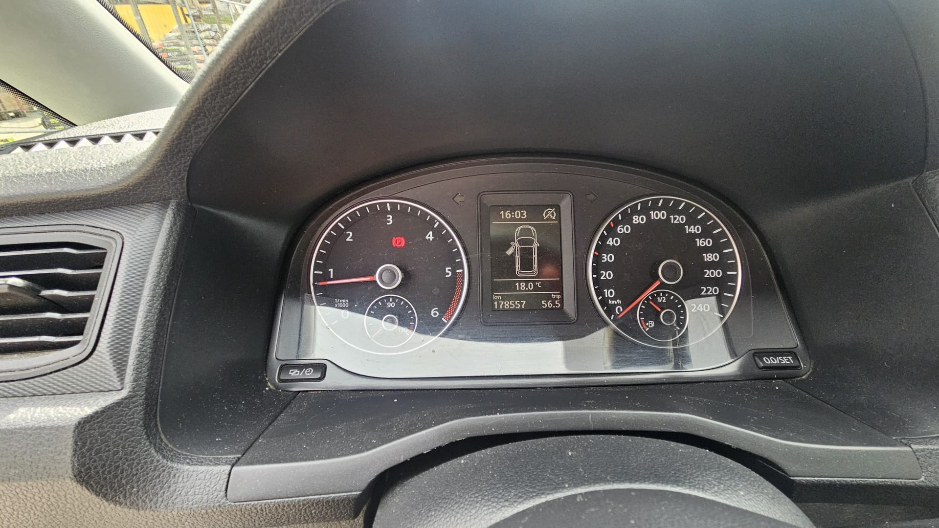 VW Caddy 2.0TDI 4Motion BlueMotion Technology-image-6
