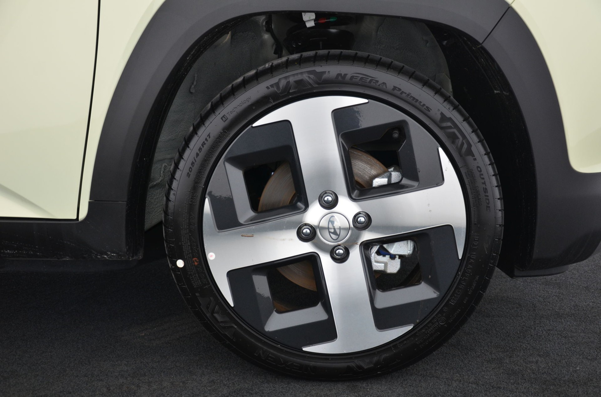 HYUNDAI Inster 49kWh Luxury-image-8