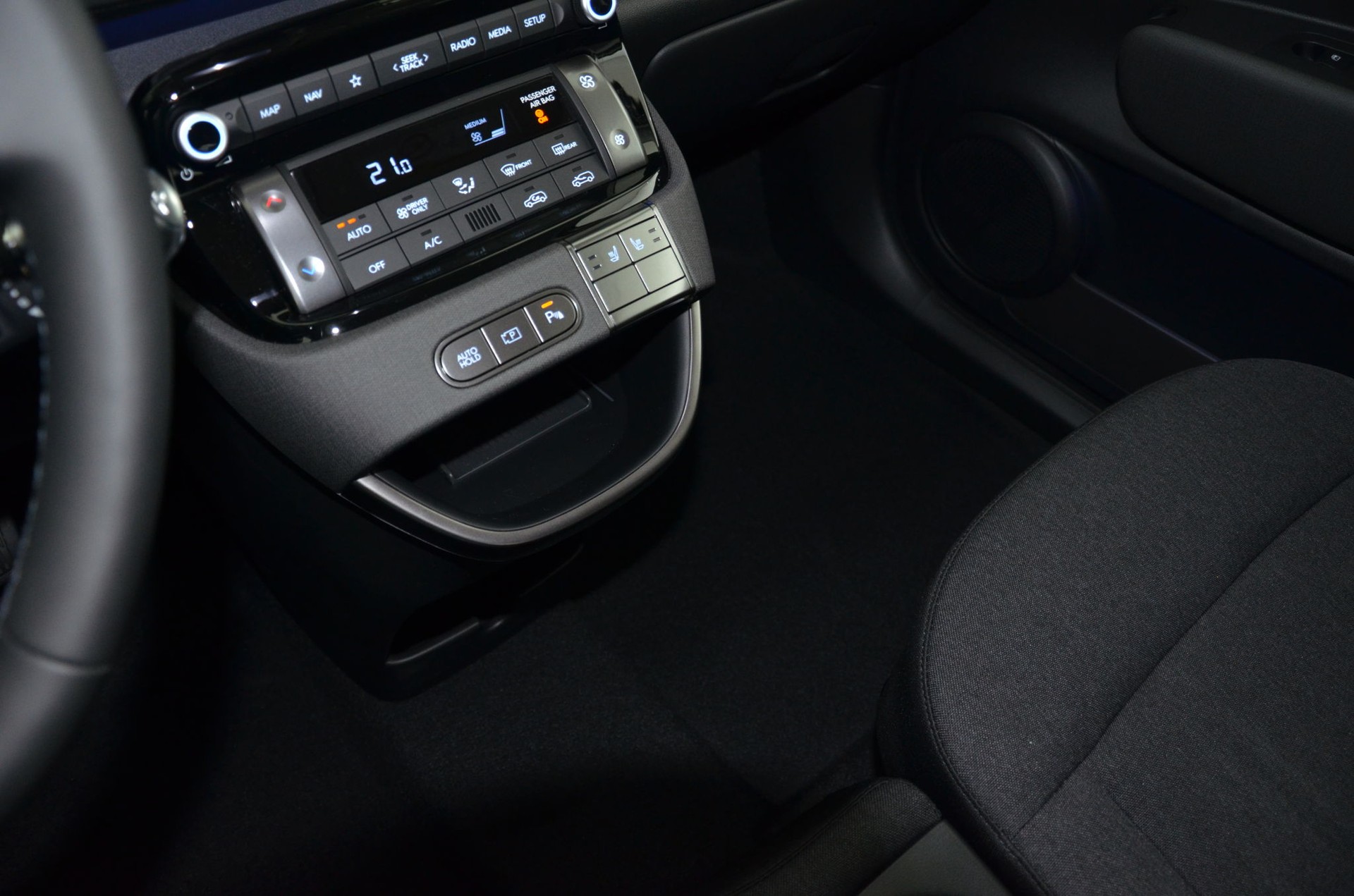 HYUNDAI Inster 49kWh Luxury-image-23