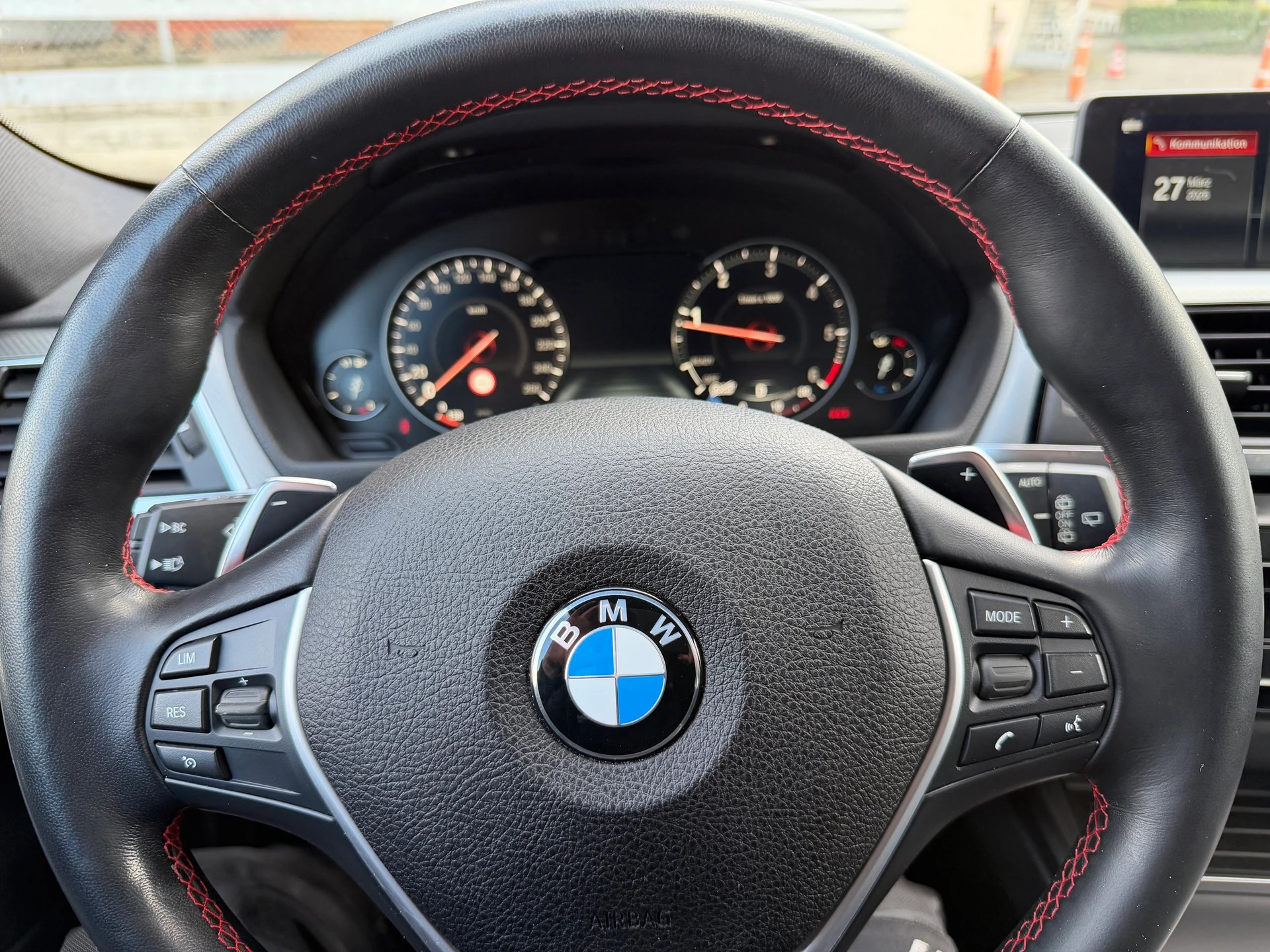 BMW 320d xDrive Touring Edition Sport Line Steptronic-image-7