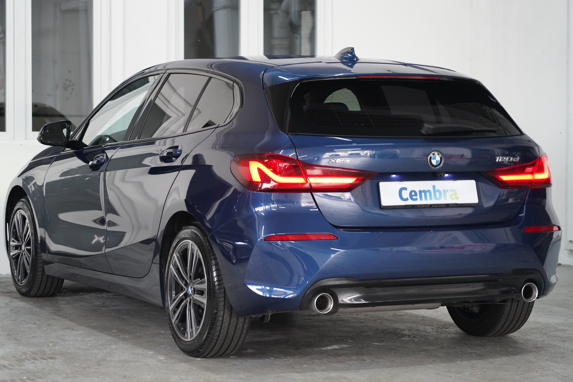 BMW 120d xDrive Steptronic Sport Line-image-5