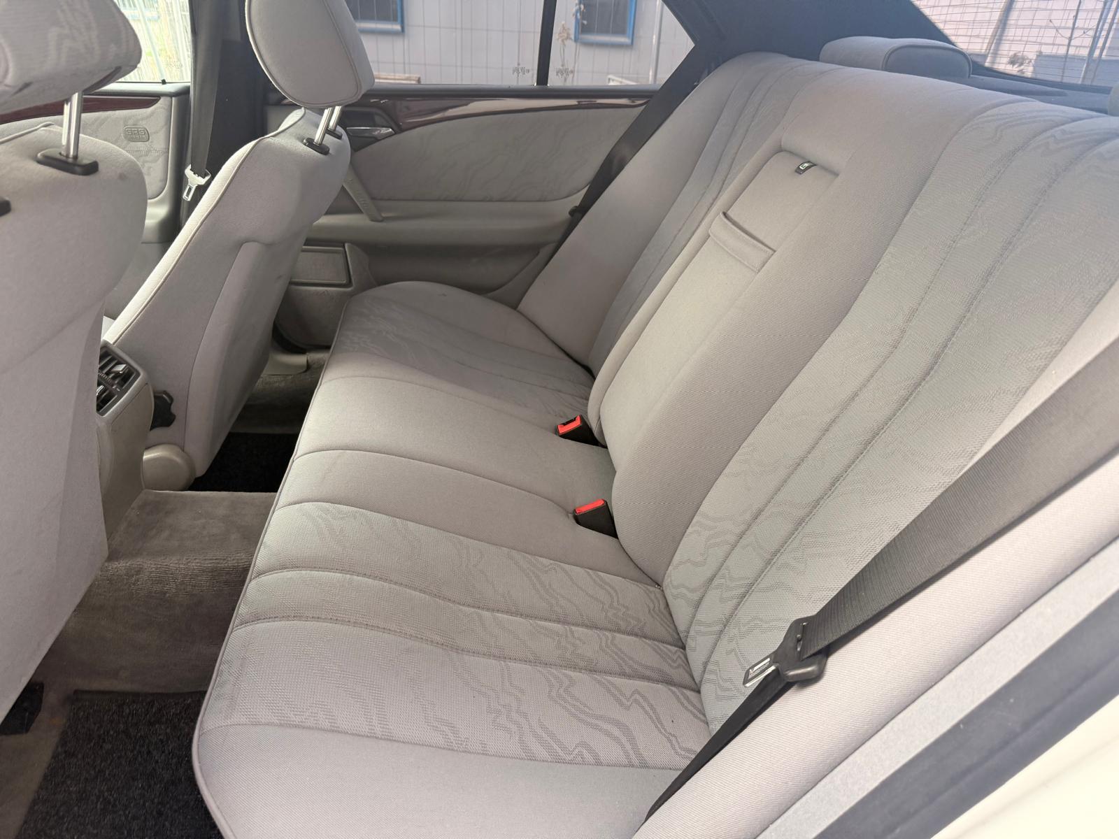 MERCEDES-BENZ E 200 Elégance-image-7