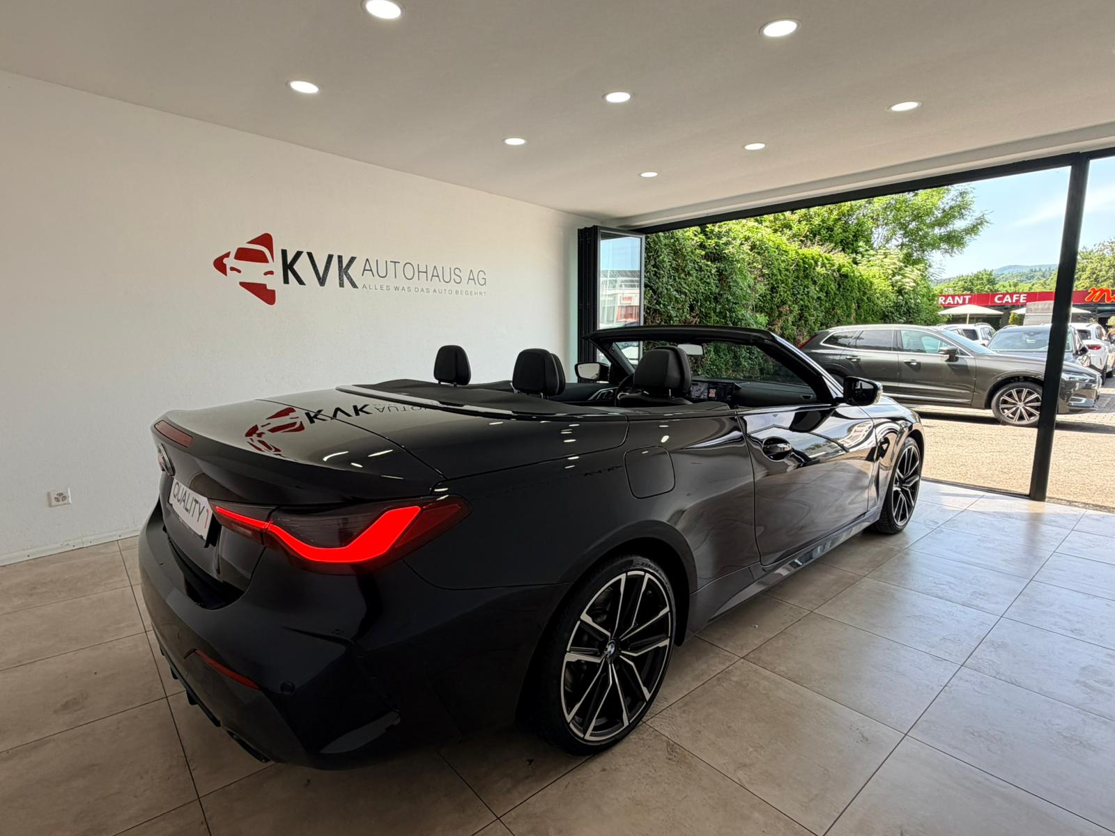BMW 430i xDrive Cabriolet M Sport Steptronic-showroom-element-3
