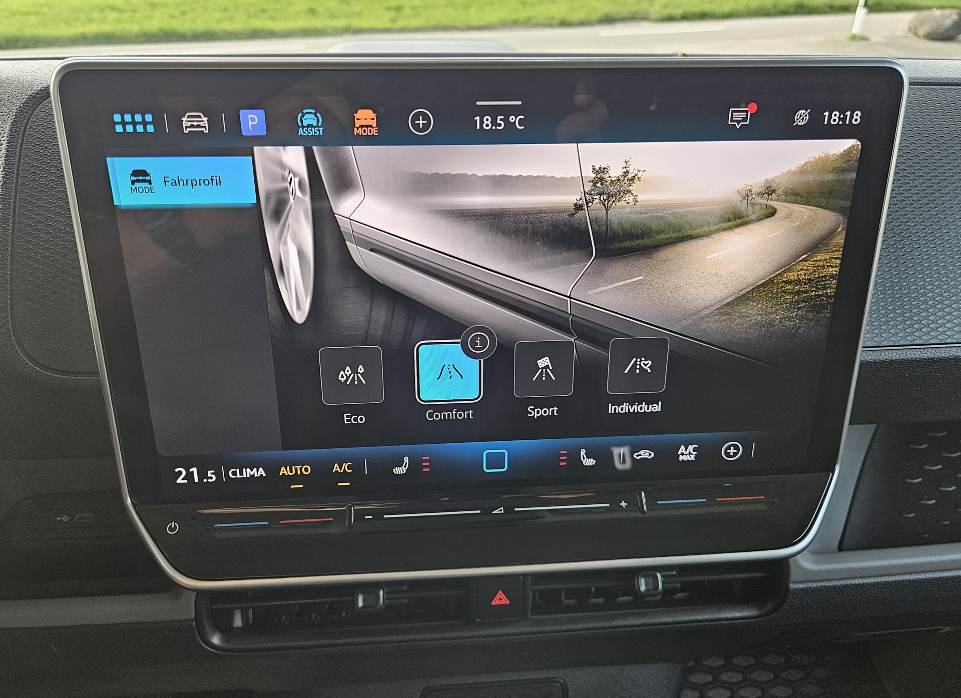 VW ID. Buzz Cargo Pure mit 2 Schiebetüren und Anhängerkupplung-image-21