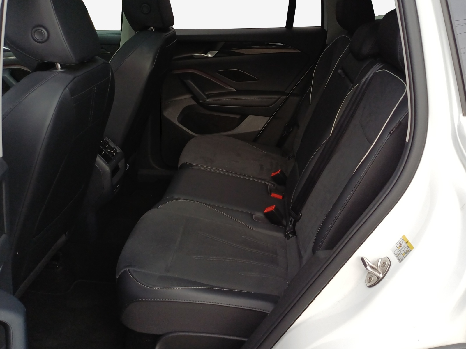 VW Tiguan 2.0 TSI DSG Elegance 4Motion-image-11