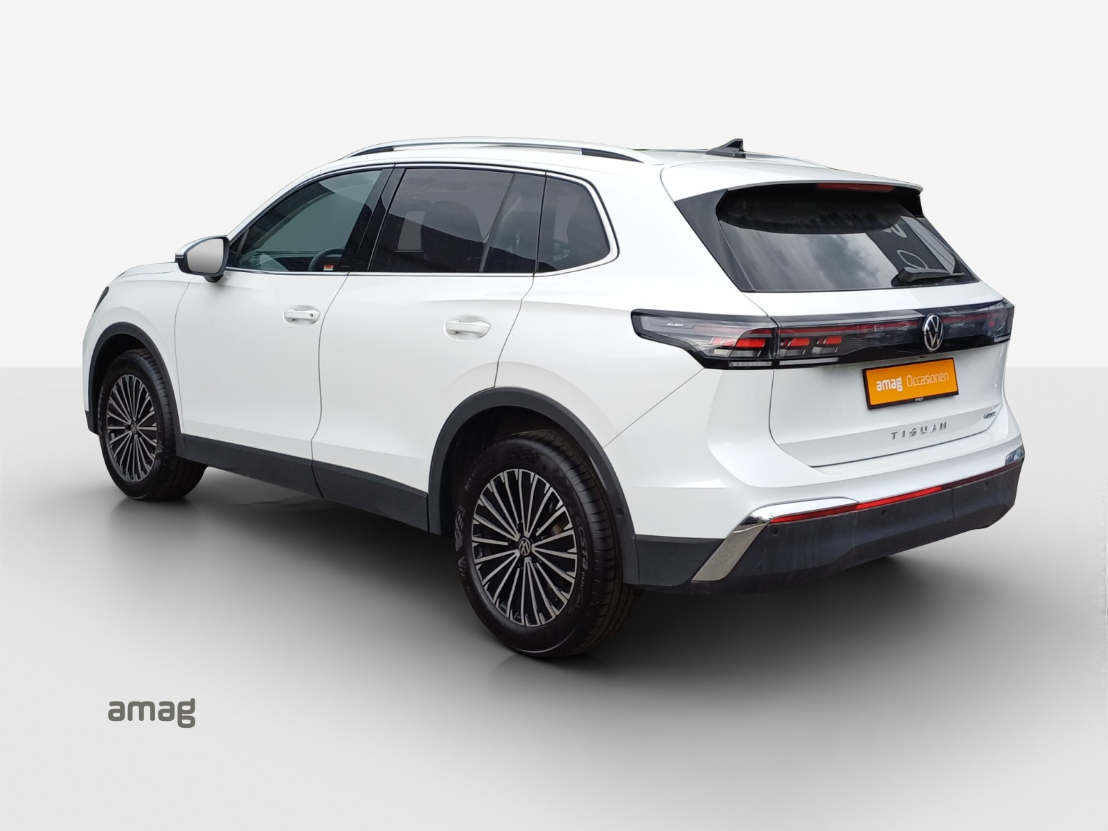 VW Tiguan 2.0 TSI DSG Elegance 4Motion-image-2