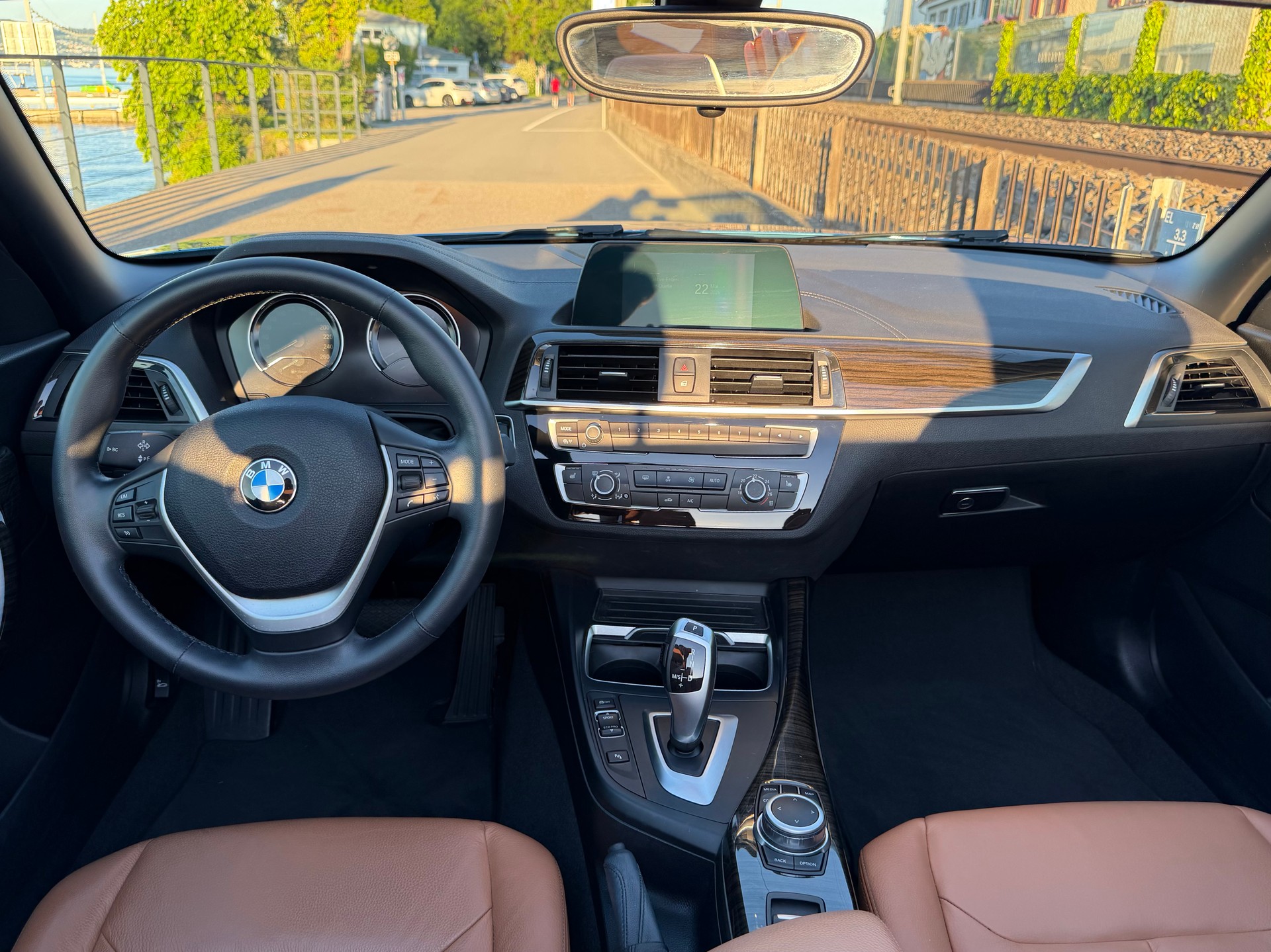 BMW 220d Cabrio Luxury Line-image-8