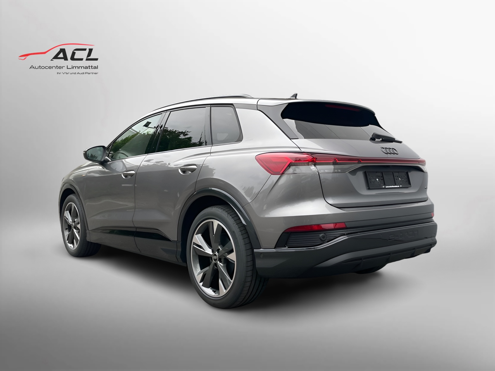 AUDI Q4 e-tron 45 Edition Swiss Ski quattro-image-6