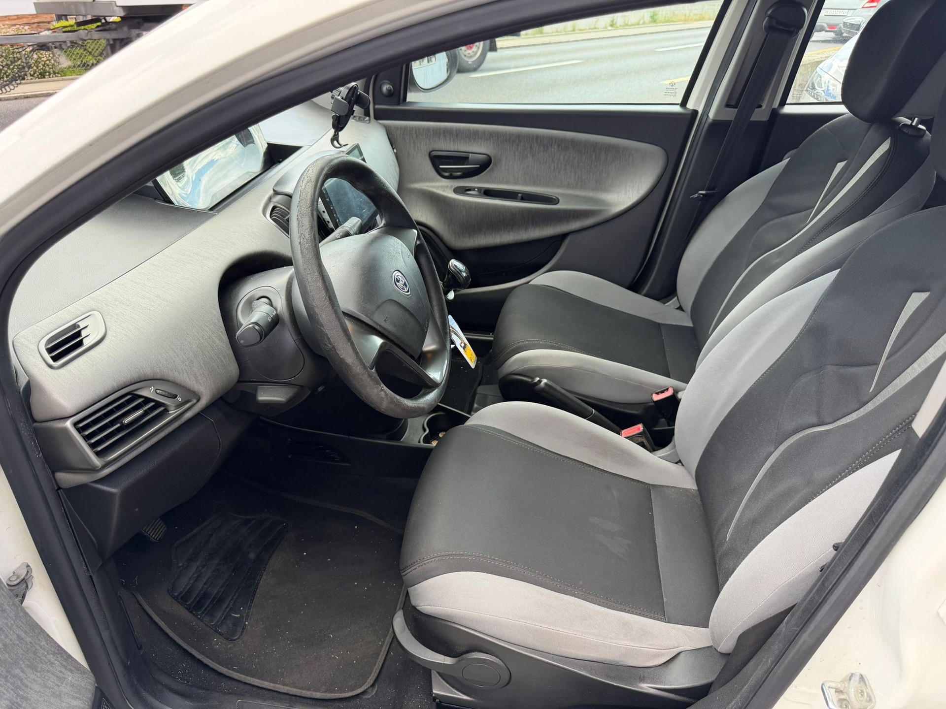 LANCIA Ypsilon 1.2 Gold-image-9