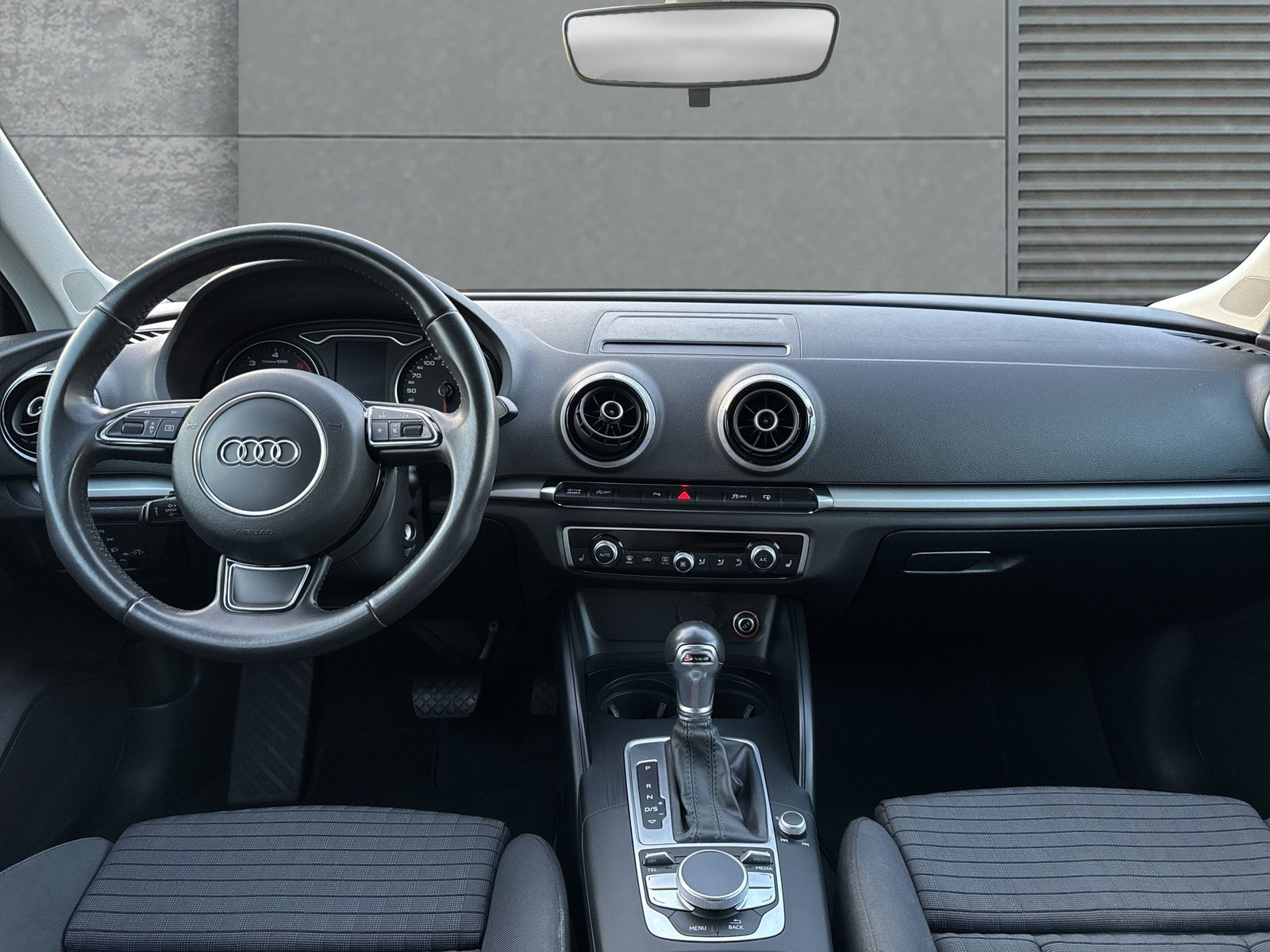 AUDI A3 Sportback 2.0 TDI Attraction S-tronic-image-12