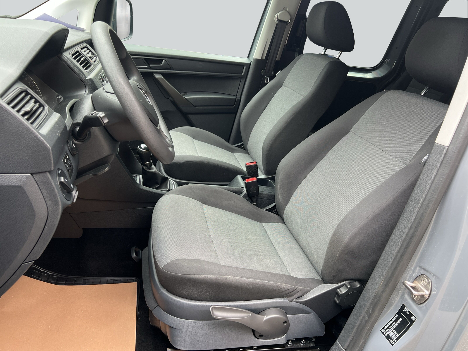 VW Caddy 2.0TDI 4Motion BlueMotion Technology-image-9
