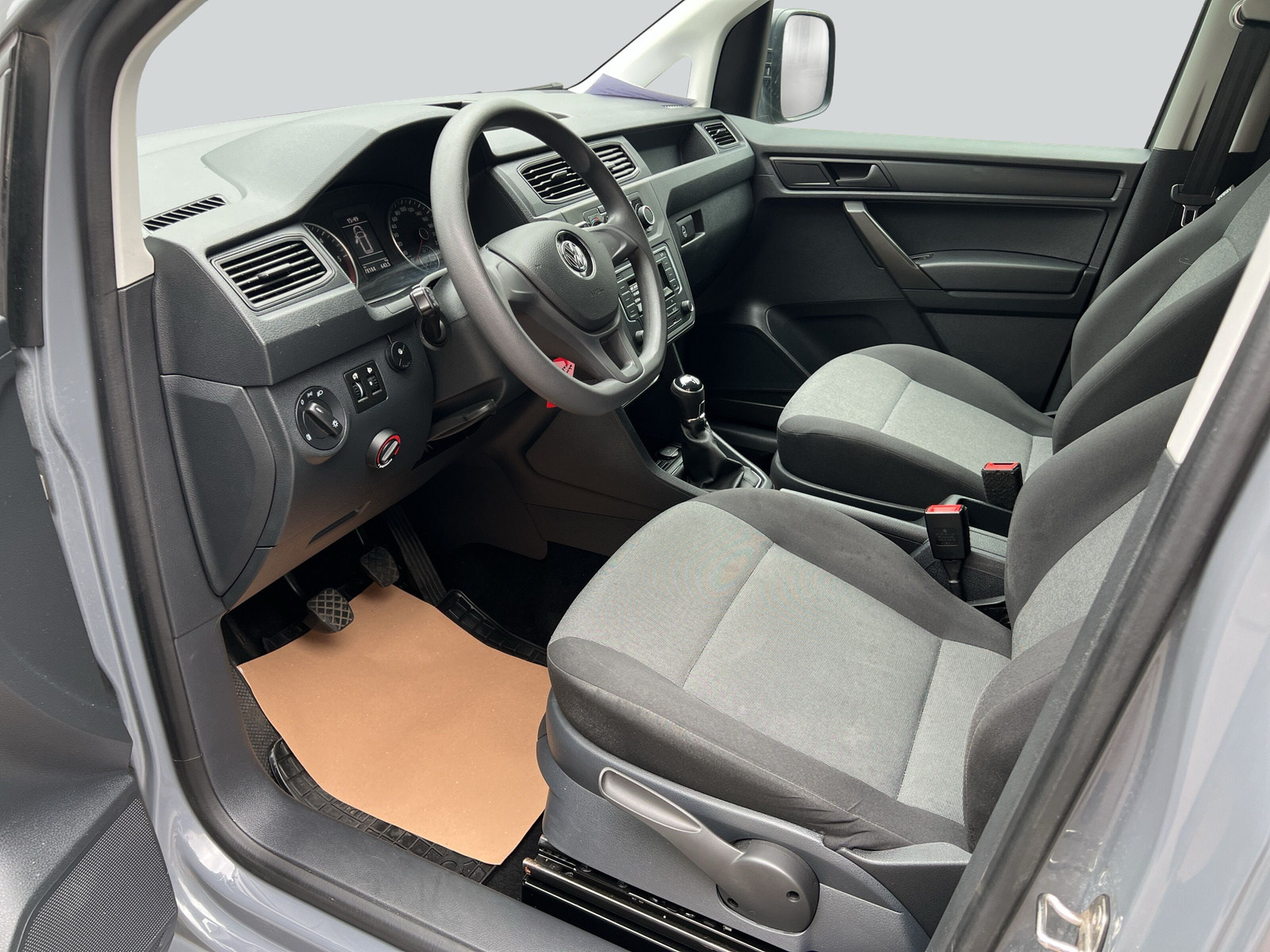 VW Caddy 2.0TDI 4Motion BlueMotion Technology-image-8