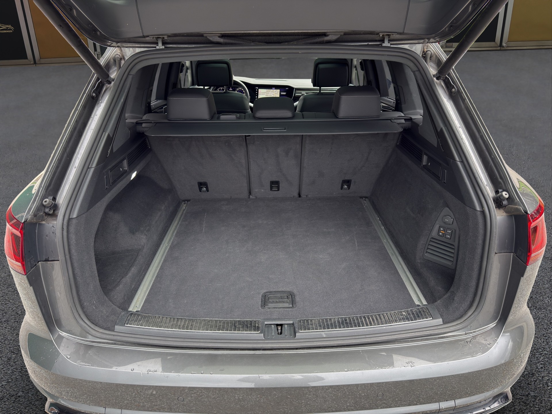 VW Touareg 4.0 V8 TDI R-Line-image-14