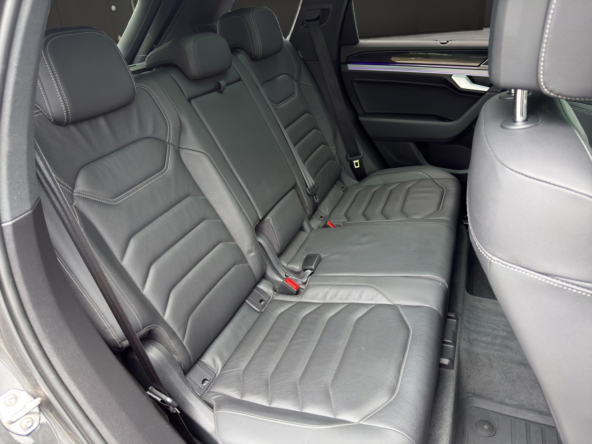 VW Touareg 4.0 V8 TDI R-Line-image-13