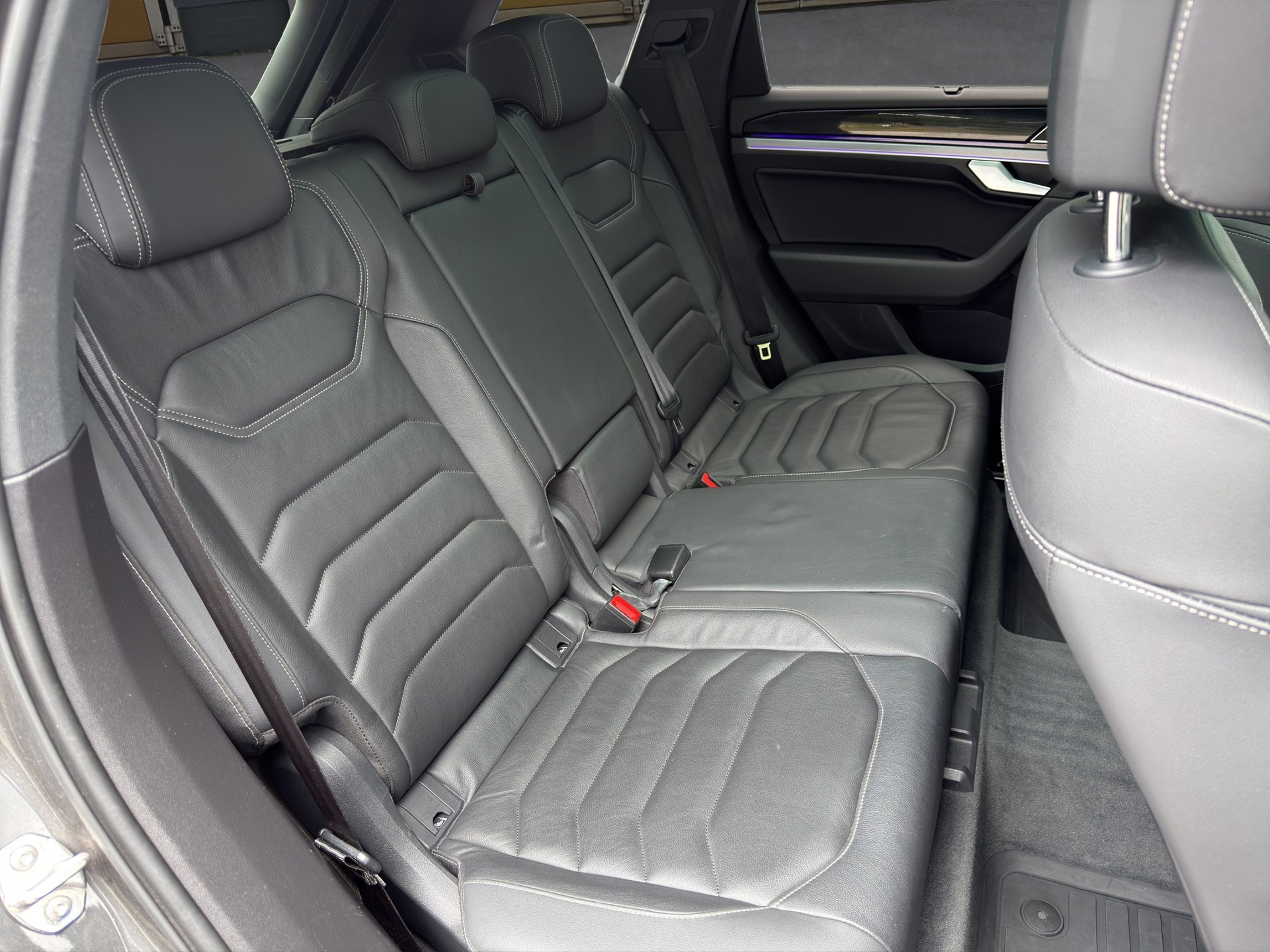 VW Touareg 4.0 V8 TDI R-Line-image-13