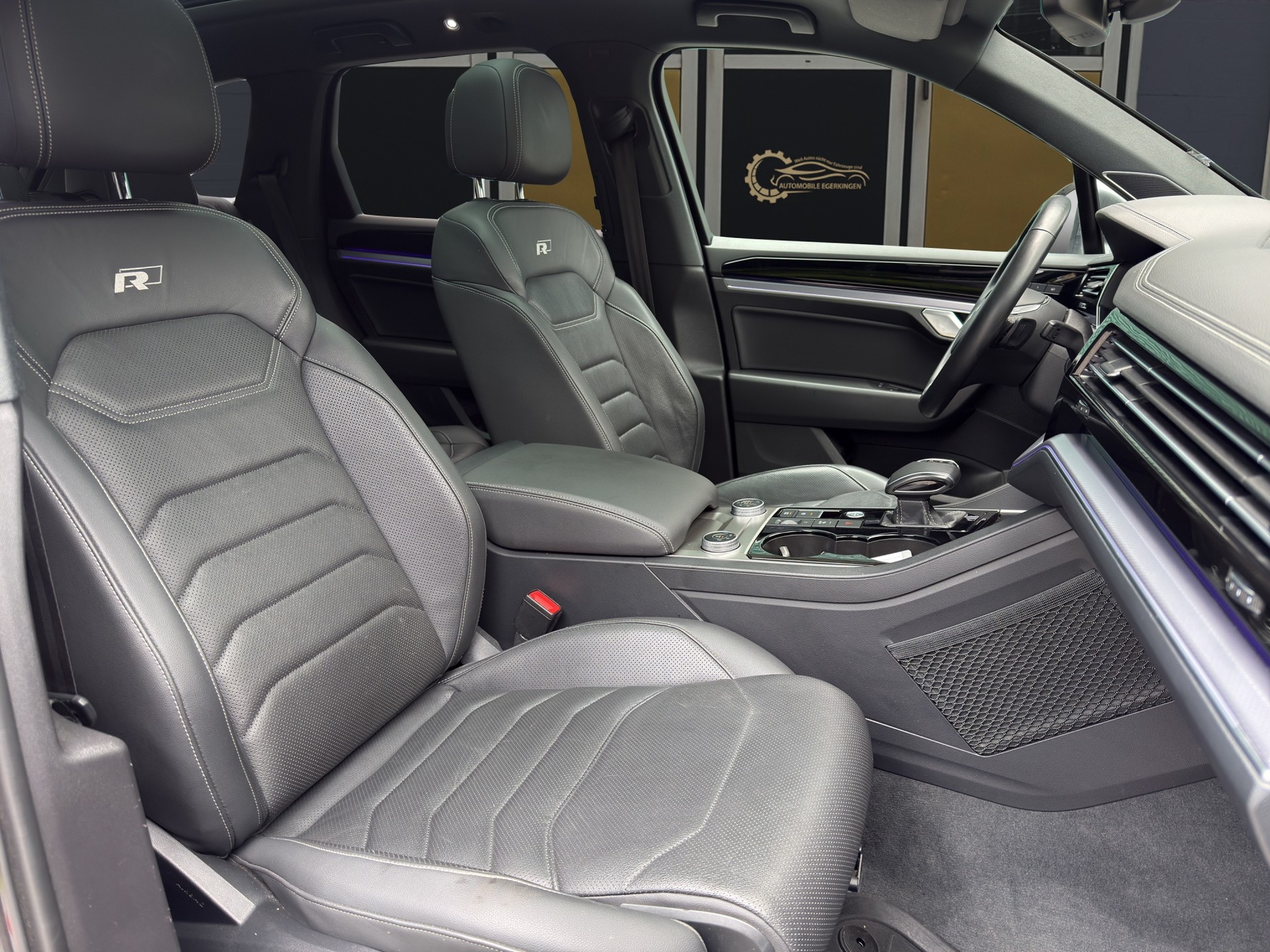 VW Touareg 4.0 V8 TDI R-Line-image-10
