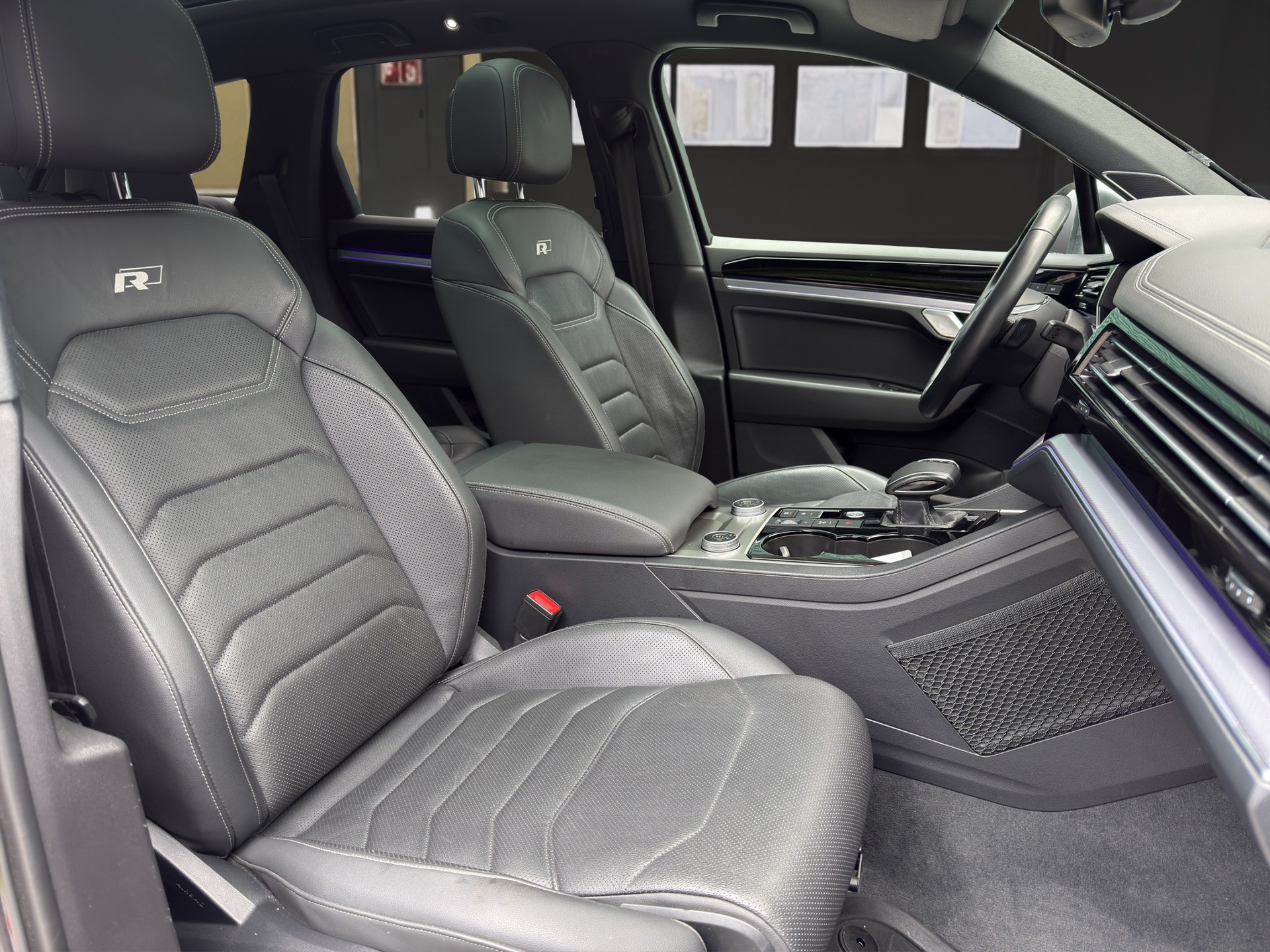 VW Touareg 4.0 V8 TDI R-Line-image-9