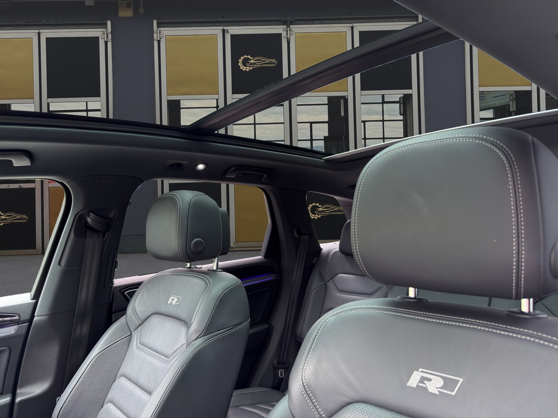 VW Touareg 4.0 V8 TDI R-Line-image-9