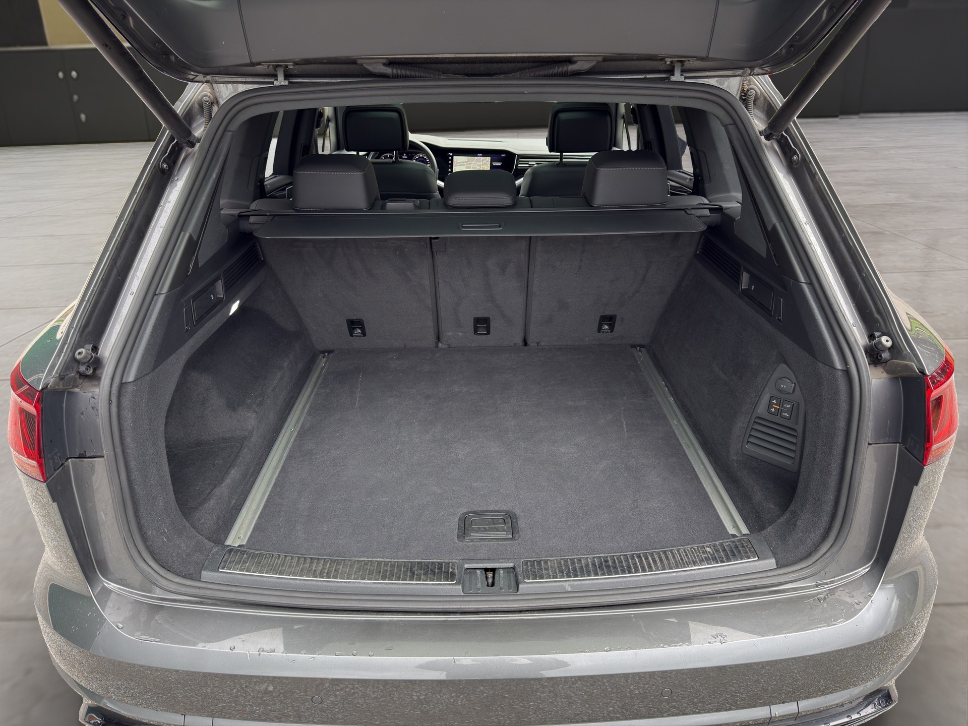VW Touareg 4.0 V8 TDI R-Line-image-14