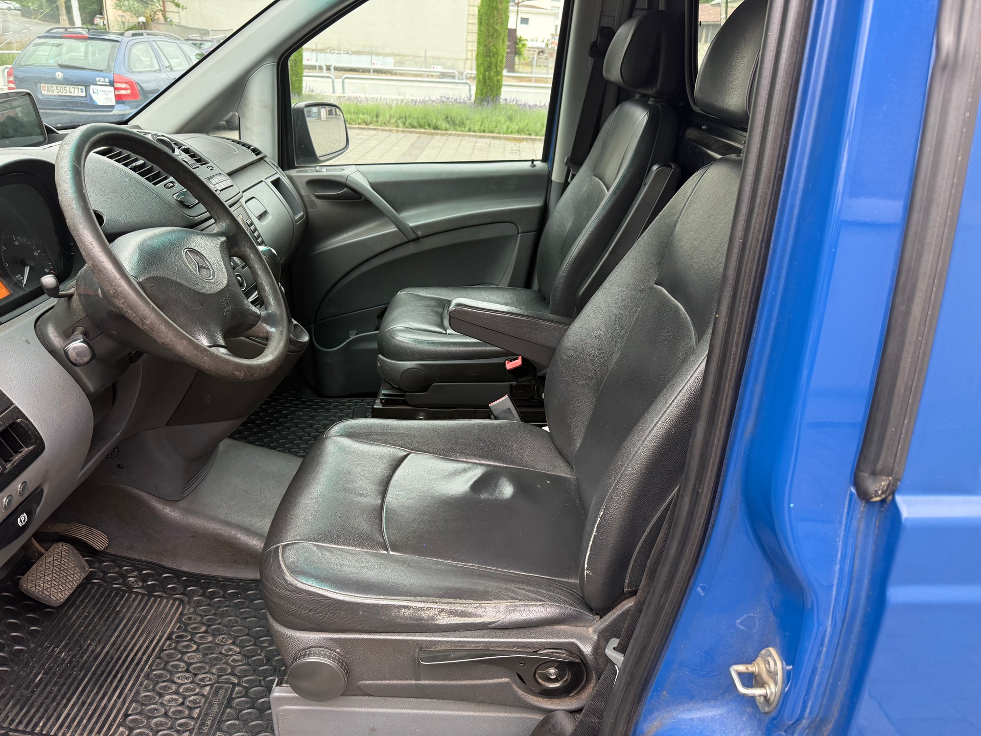 MERCEDES-BENZ Vito 120 CDI L Automat-image-9