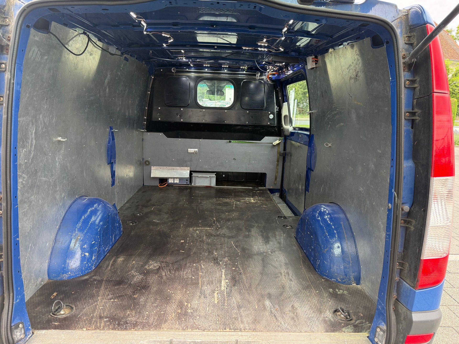 MERCEDES-BENZ Vito 120 CDI L Automat-image-6