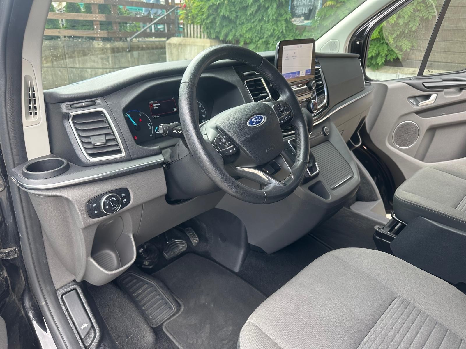 FORD Tourneo Custom 320 L1H1 Titanium PHEV-image-9