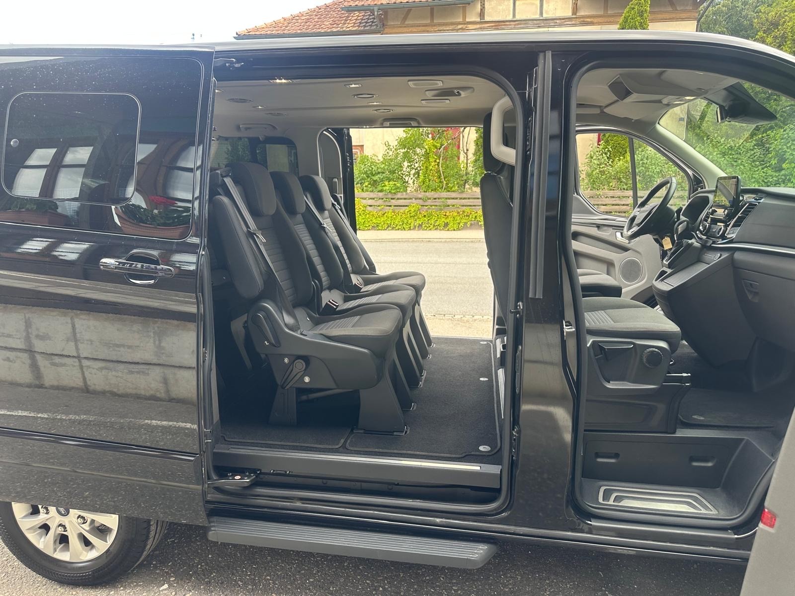 FORD Tourneo Custom 320 L1H1 Titanium PHEV-image-13