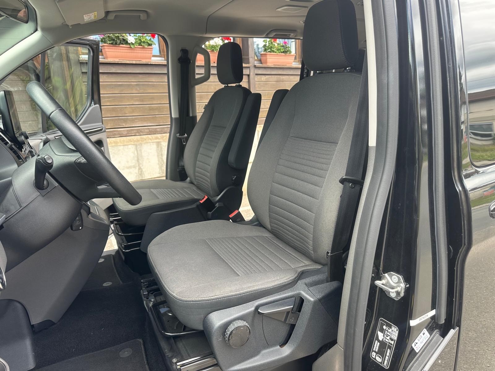 FORD Tourneo Custom 320 L1H1 Titanium PHEV-image-8