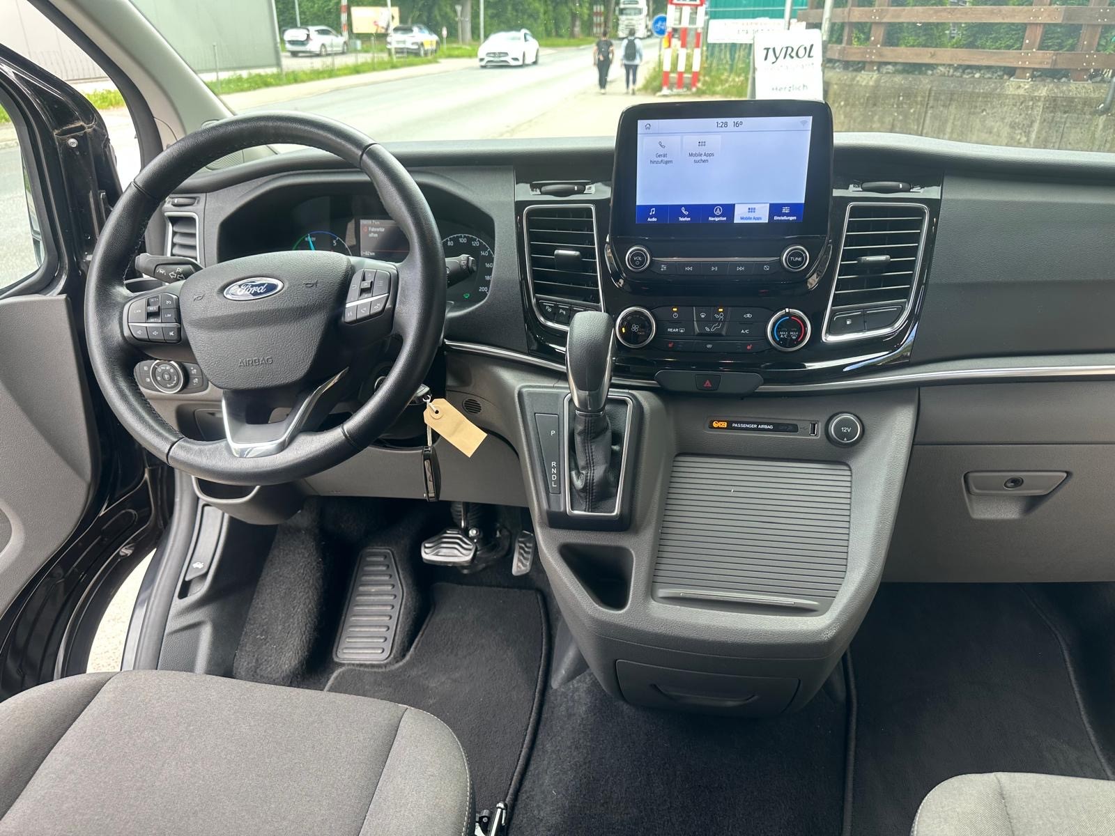 FORD Tourneo Custom 320 L1H1 Titanium PHEV-image-7