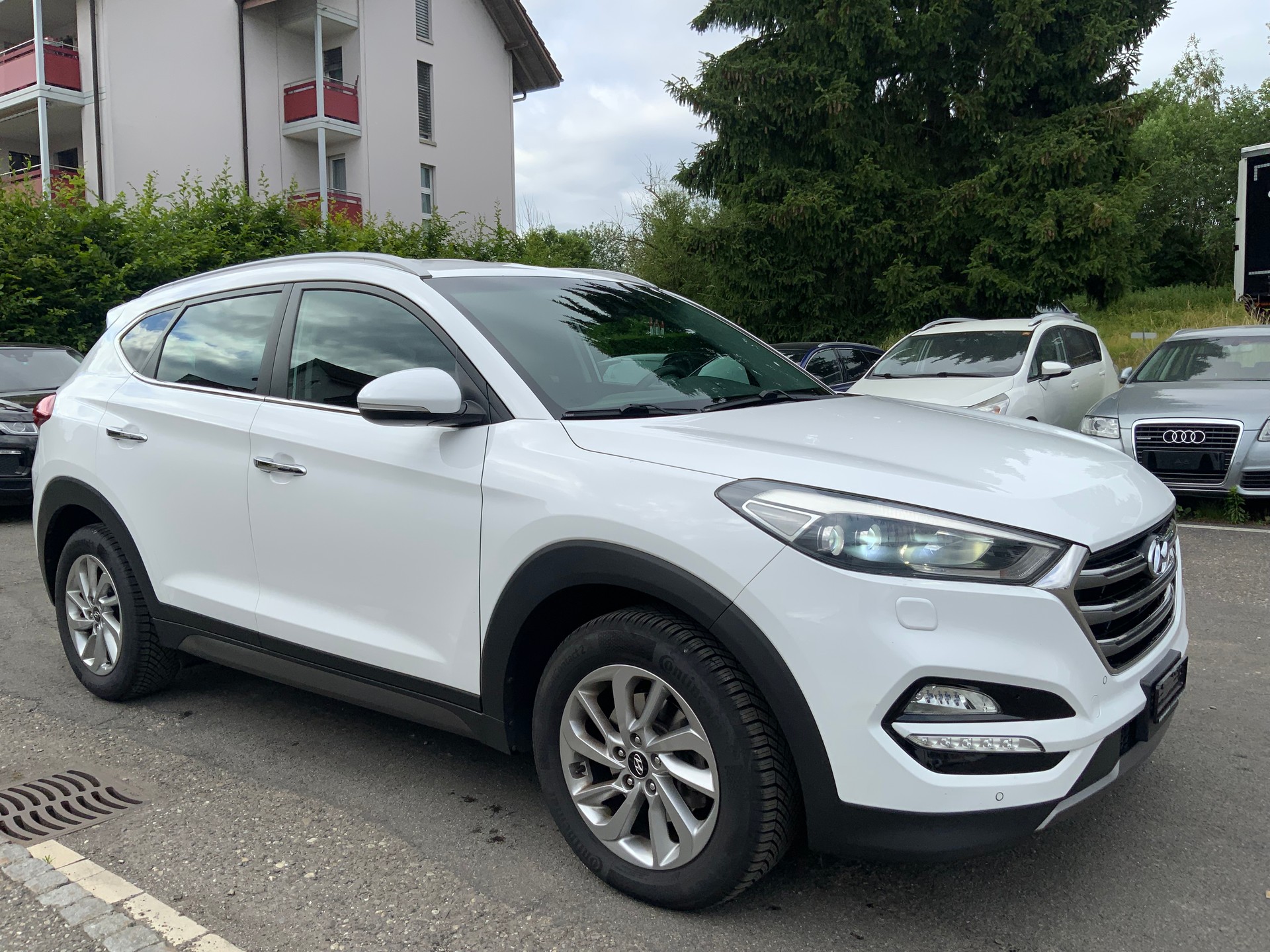 HYUNDAI Tucson 2.0 CRDI Plena 2WD-image-2