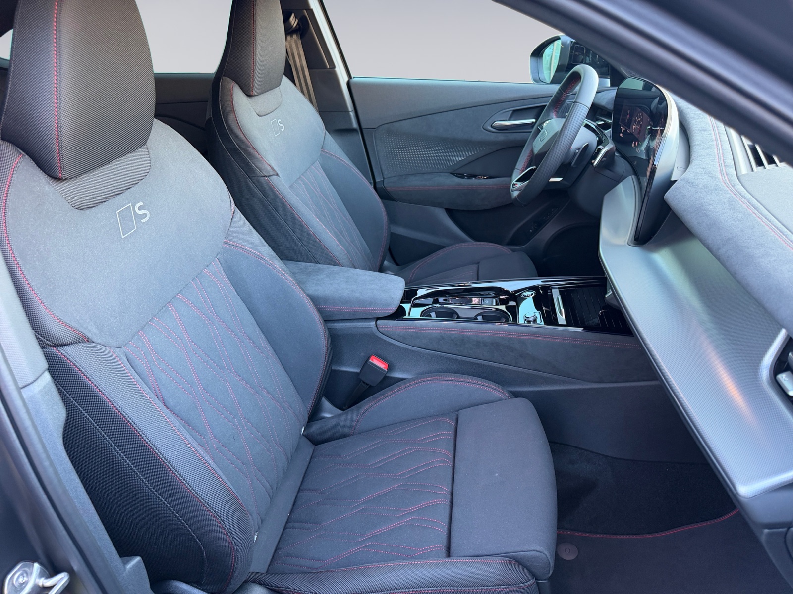 AUDI Q3 Sportback TFSI quattro 195 kW S tronic-image-12
