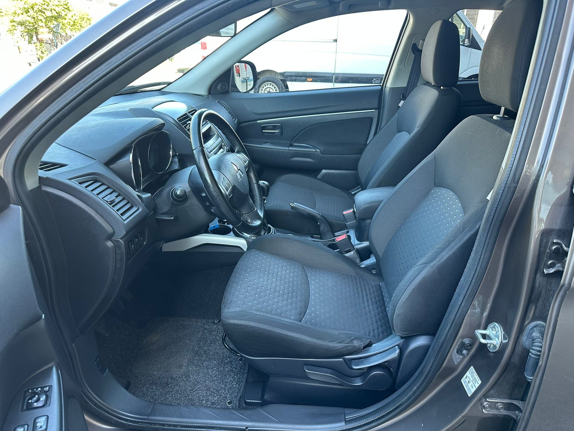 MITSUBISHI ASX 1.8 DID Jubilé35 4WD-image-10