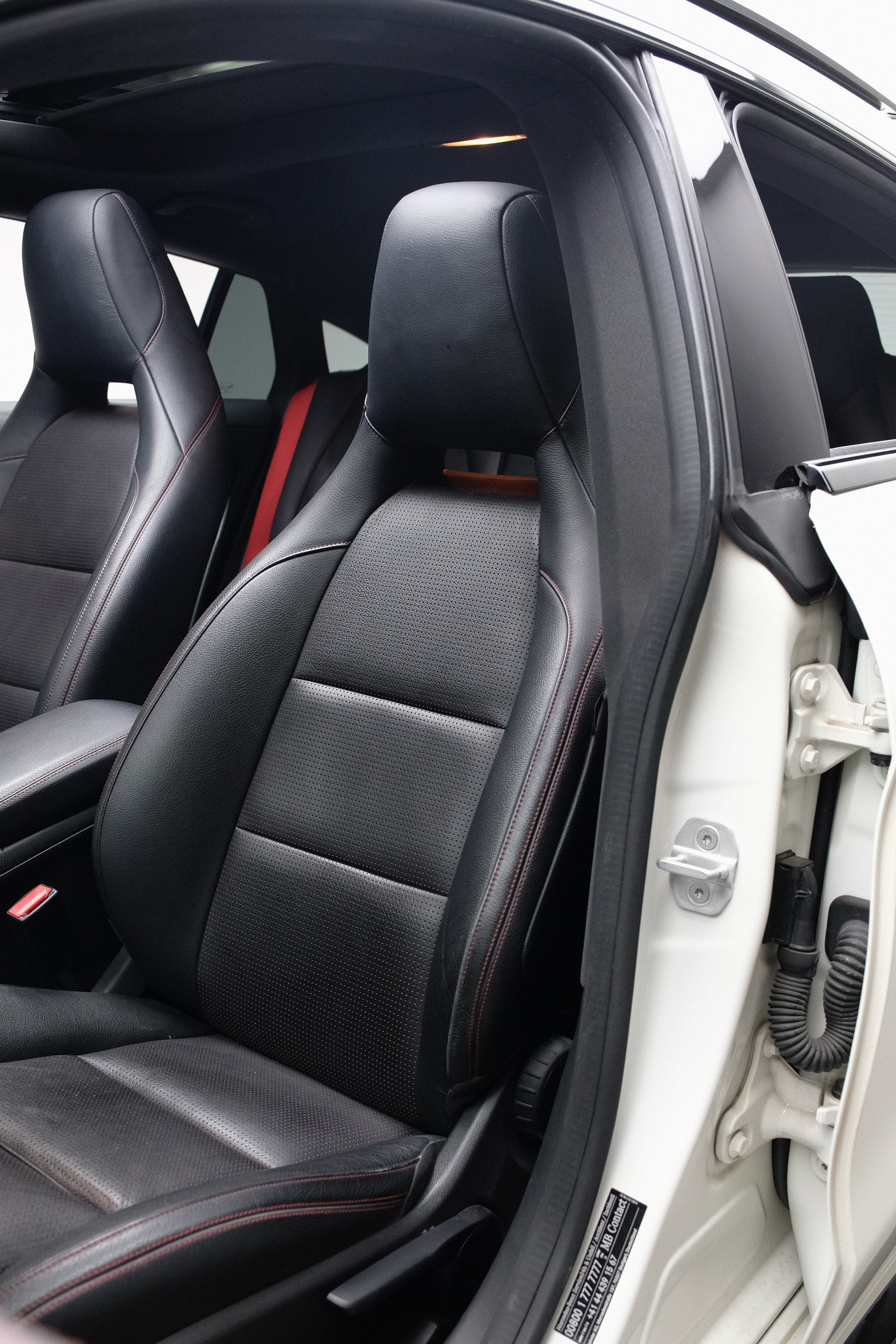 MERCEDES-BENZ CLA Shooting Brake 45 AMG 4Matic Speedshift-image-9