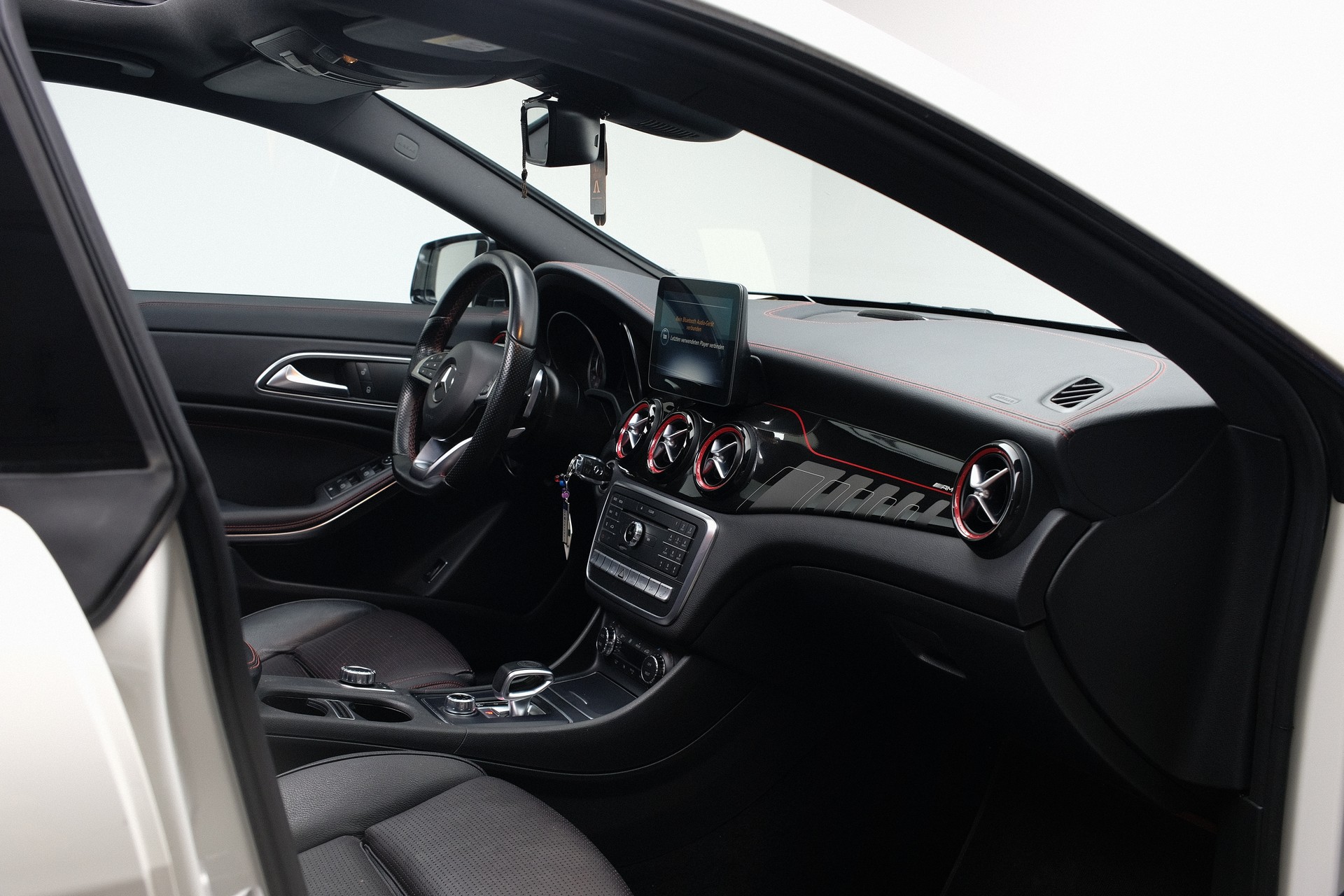 MERCEDES-BENZ CLA Shooting Brake 45 AMG 4Matic Speedshift-image-6