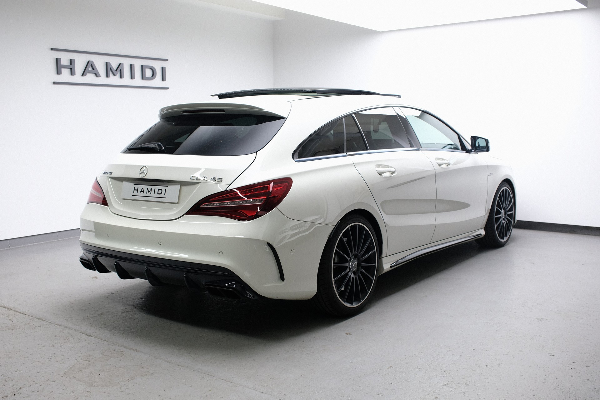MERCEDES-BENZ CLA Shooting Brake 45 AMG 4Matic Speedshift-image-2
