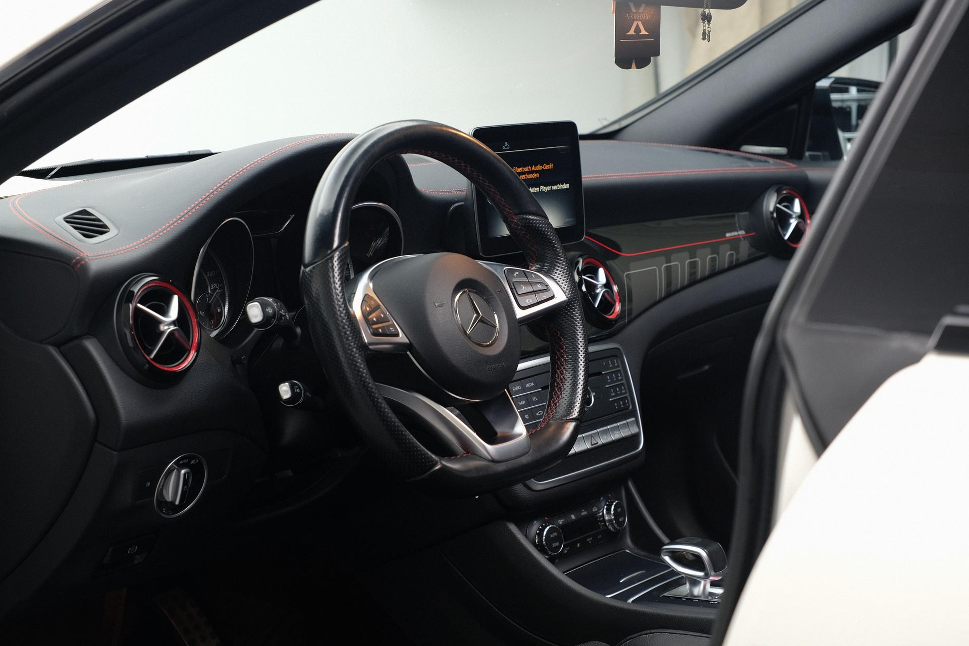 MERCEDES-BENZ CLA Shooting Brake 45 AMG 4Matic Speedshift-image-7