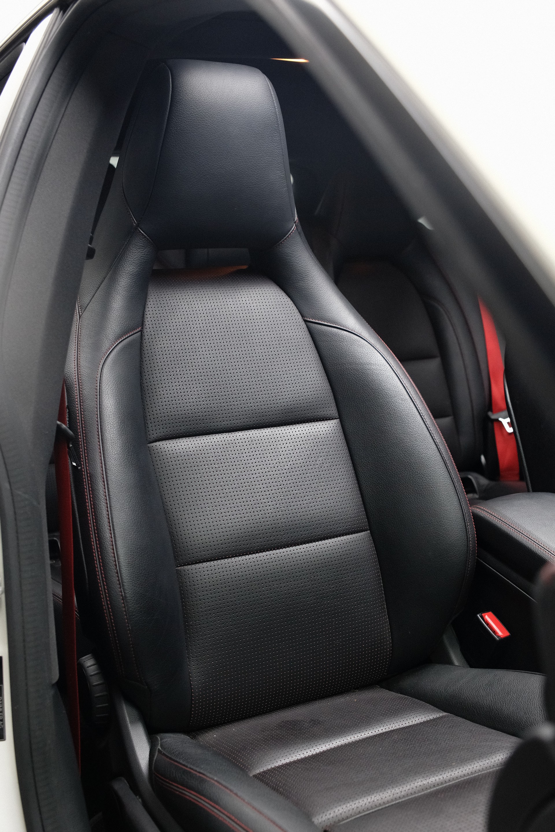 MERCEDES-BENZ CLA Shooting Brake 45 AMG 4Matic Speedshift-image-10