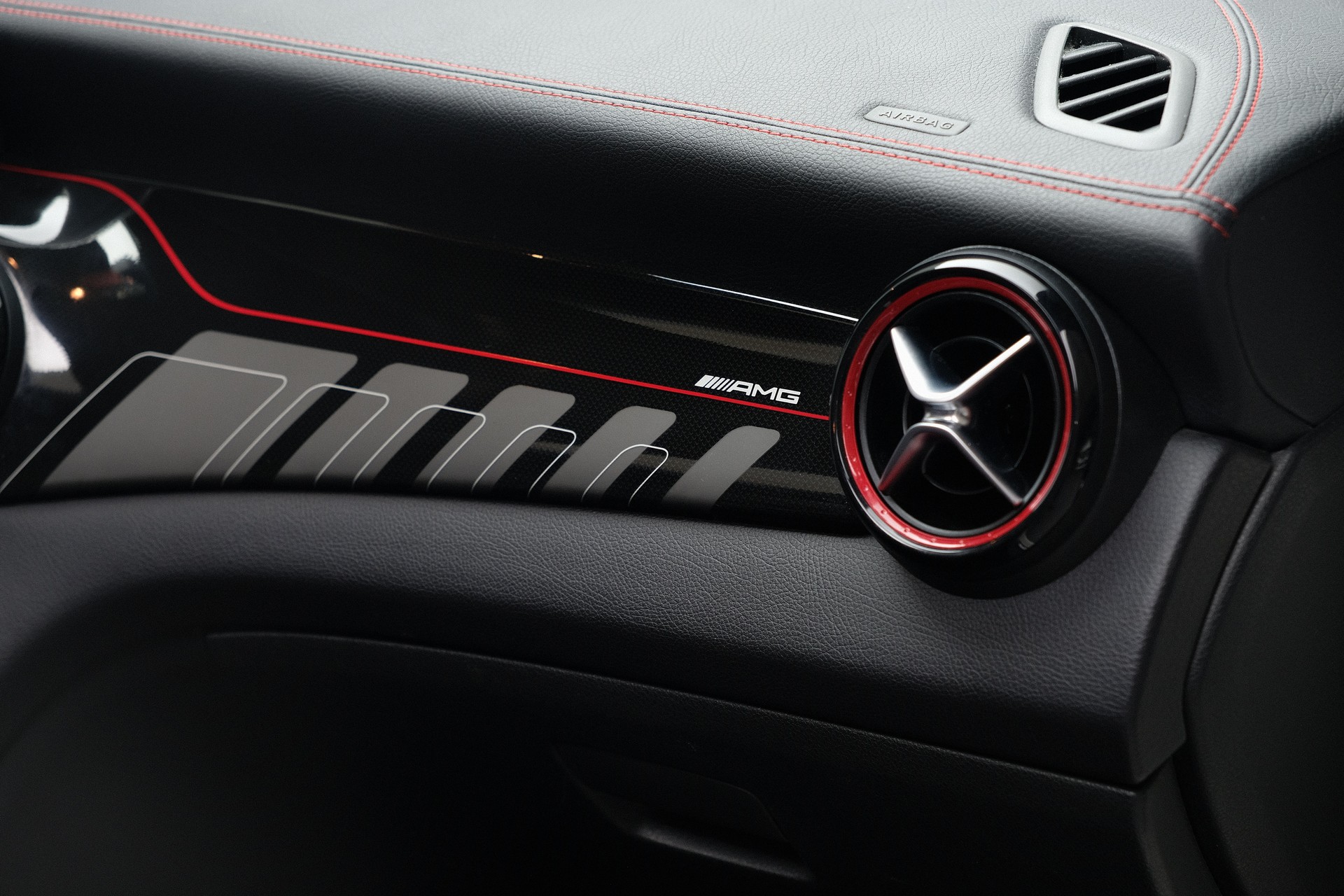 MERCEDES-BENZ CLA Shooting Brake 45 AMG 4Matic Speedshift-image-8