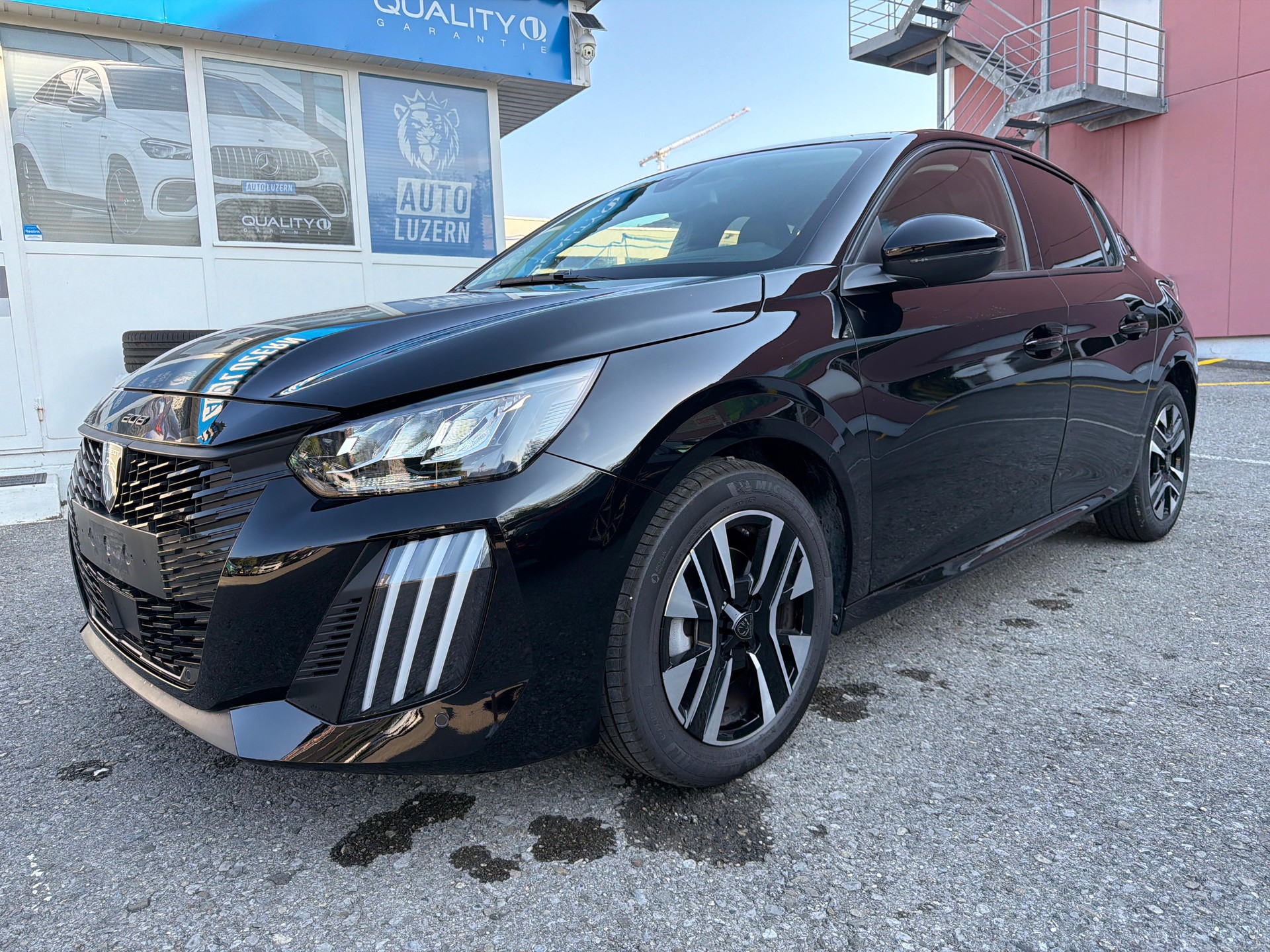PEUGEOT 208 1.2 PureTech Allure-image-4