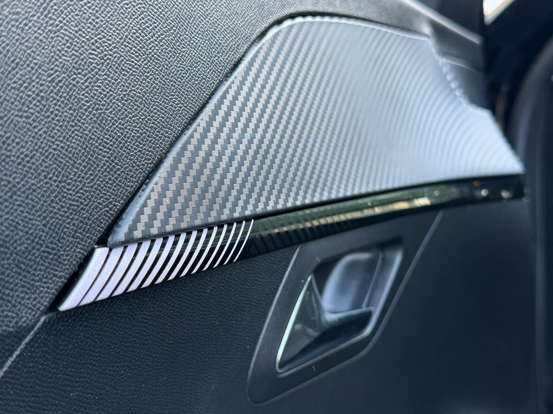 PEUGEOT 208 1.2 PureTech Allure-image-16