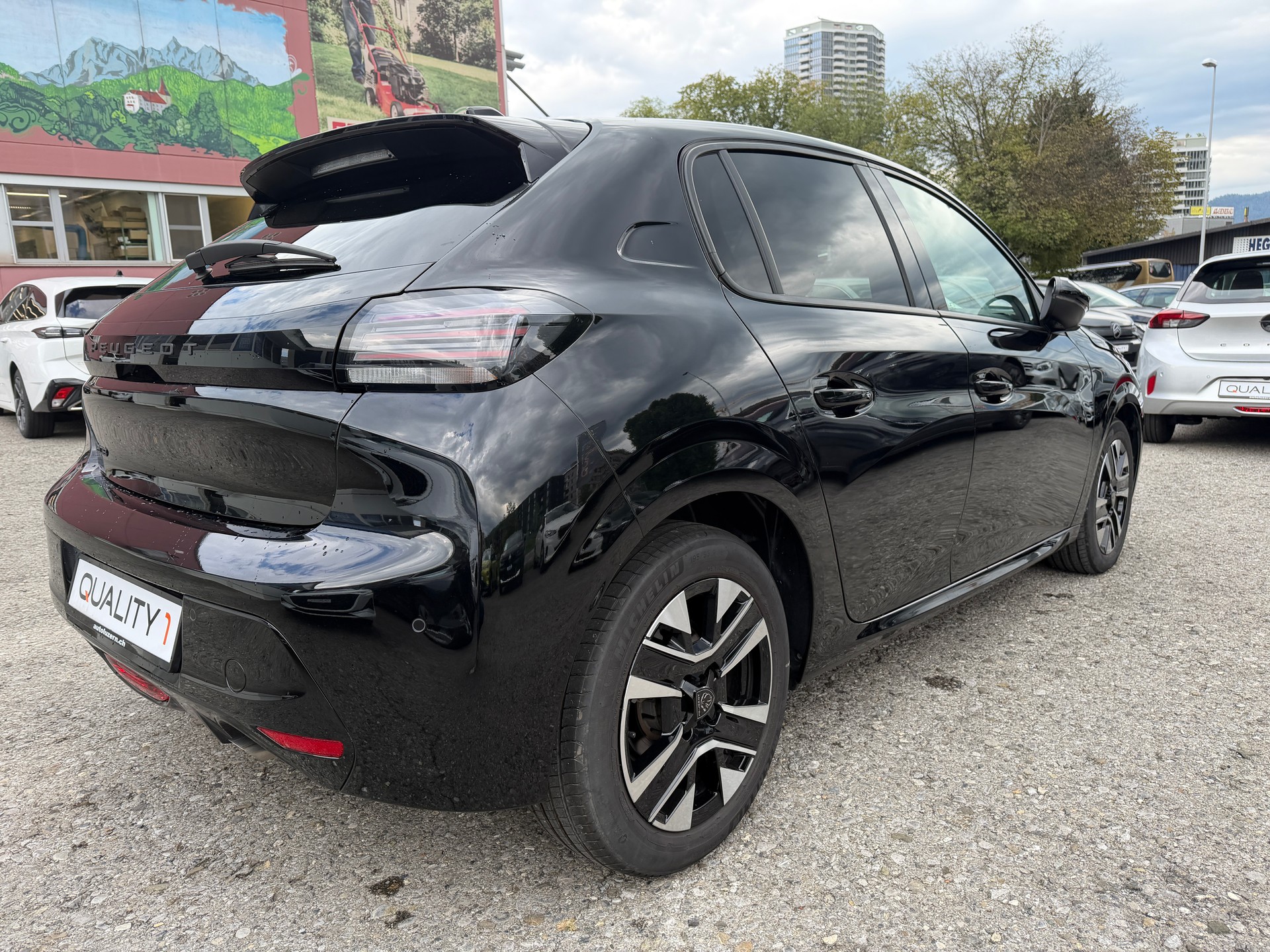 PEUGEOT 208 1.2 PureTech Allure-image-1