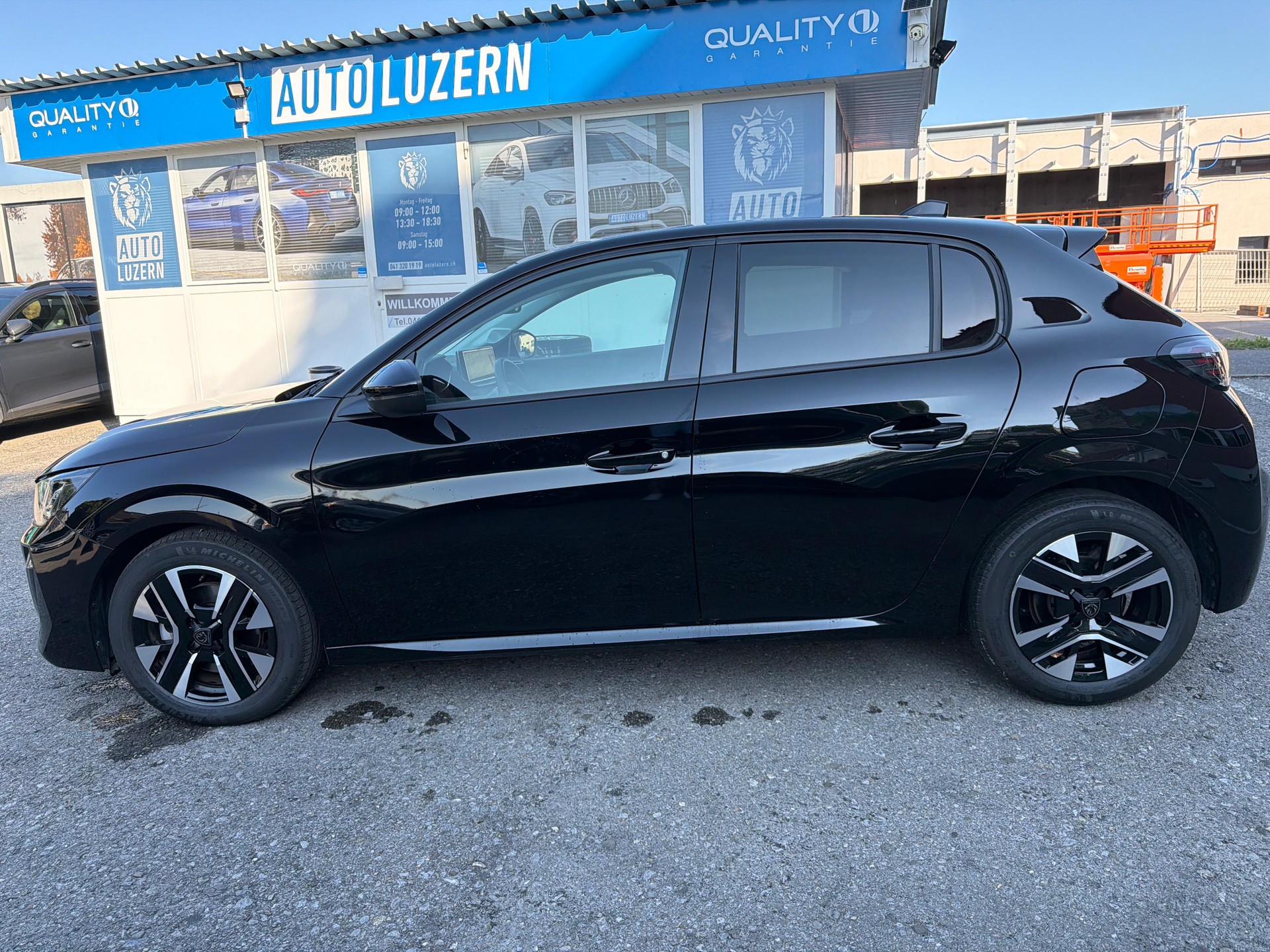 PEUGEOT 208 1.2 PureTech Allure-image-5