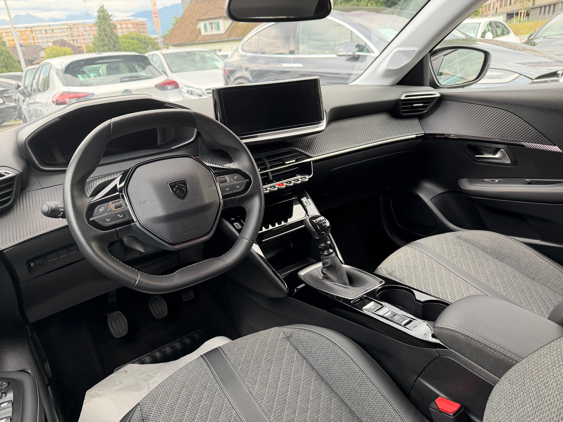 PEUGEOT 208 1.2 PureTech Allure-image-26