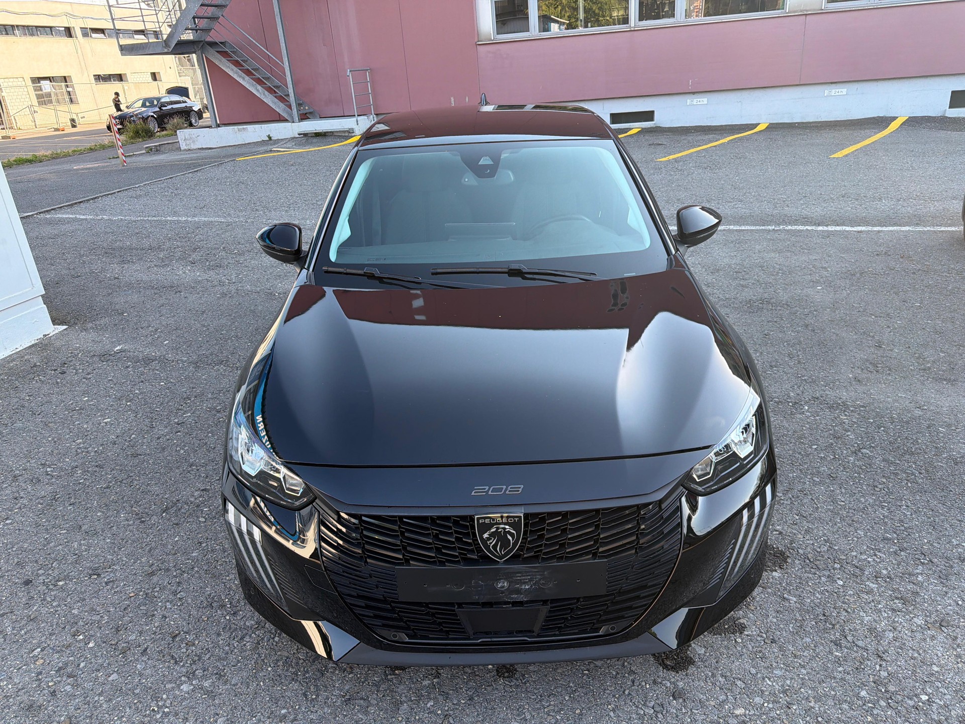 PEUGEOT 208 1.2 PureTech Allure-image-7