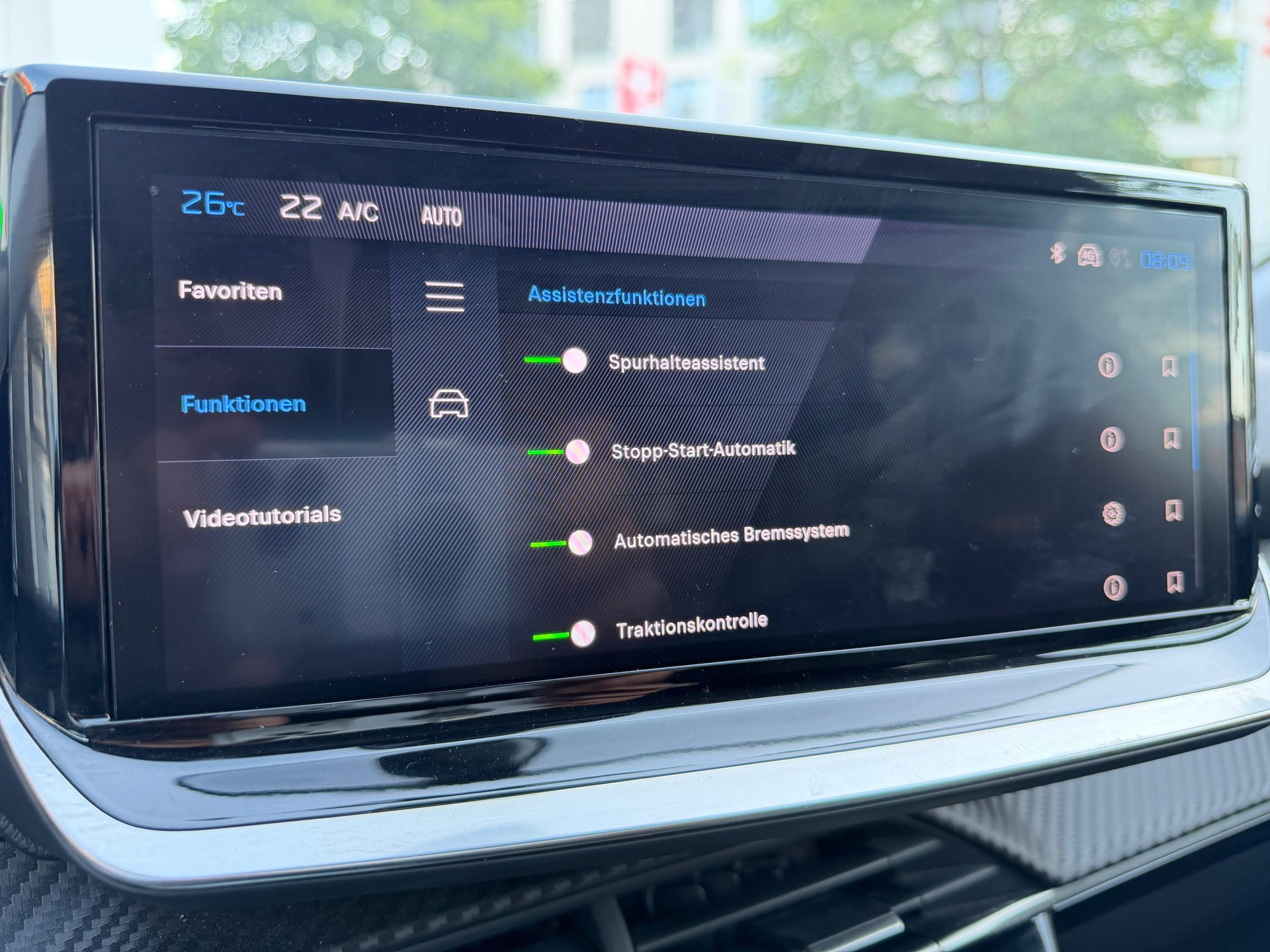 PEUGEOT 208 1.2 PureTech Allure-image-19