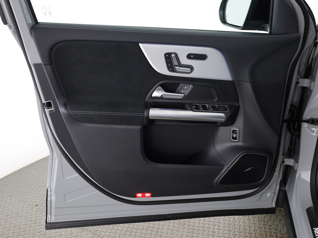 MERCEDES-BENZ GLA 220d 4Matic 8G-DCTSwiss Star-image-11