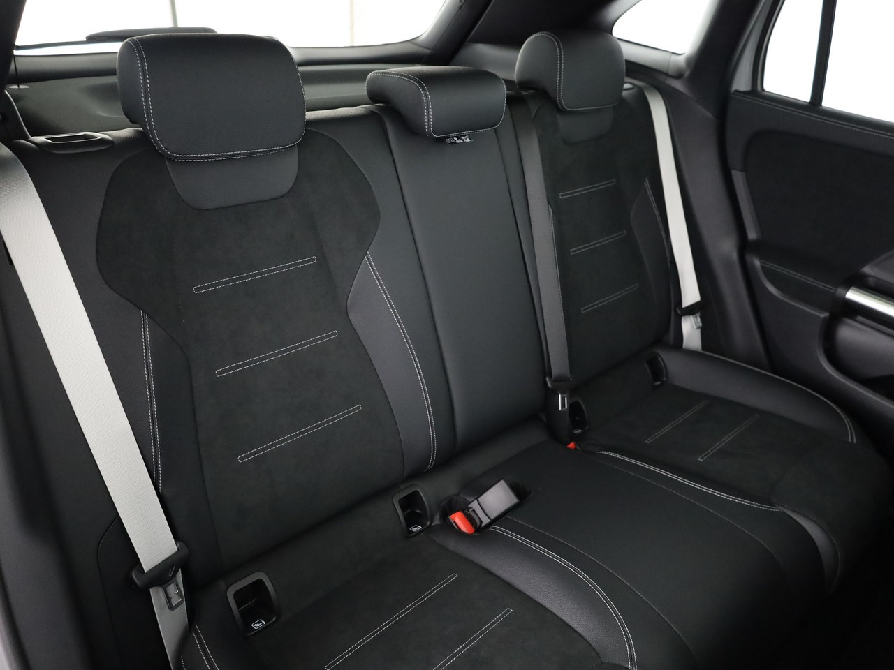 MERCEDES-BENZ GLA 220d 4Matic 8G-DCTSwiss Star-image-10