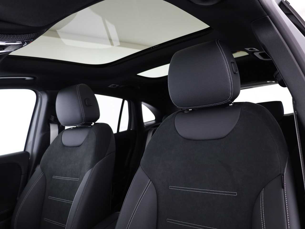 MERCEDES-BENZ GLA 220d 4Matic 8G-DCTSwiss Star-image-6