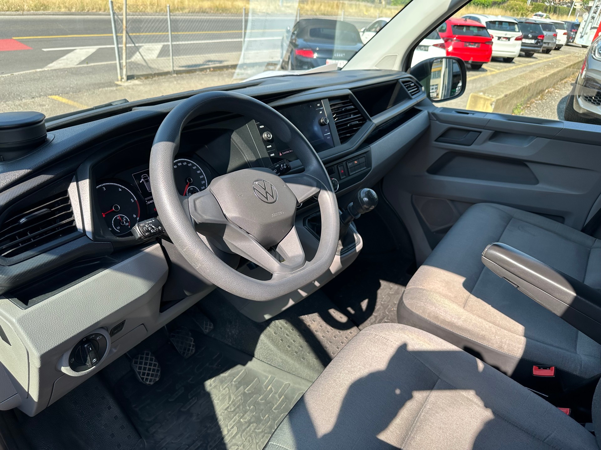 VW T6.1 2.0 TDI Entry-image-6